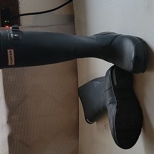 Blue tall Hunter rain boots, size 7, blue